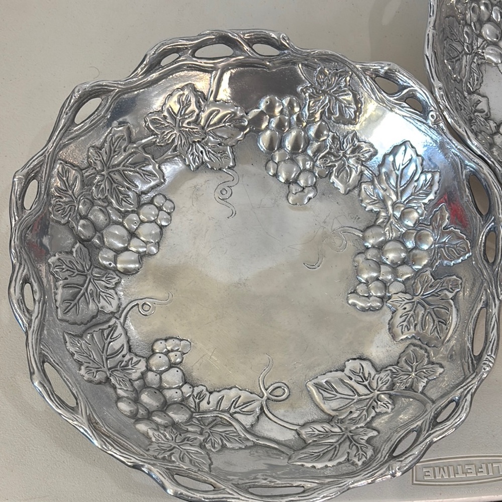 Arthur court serving bowls - Picture 2 of 3